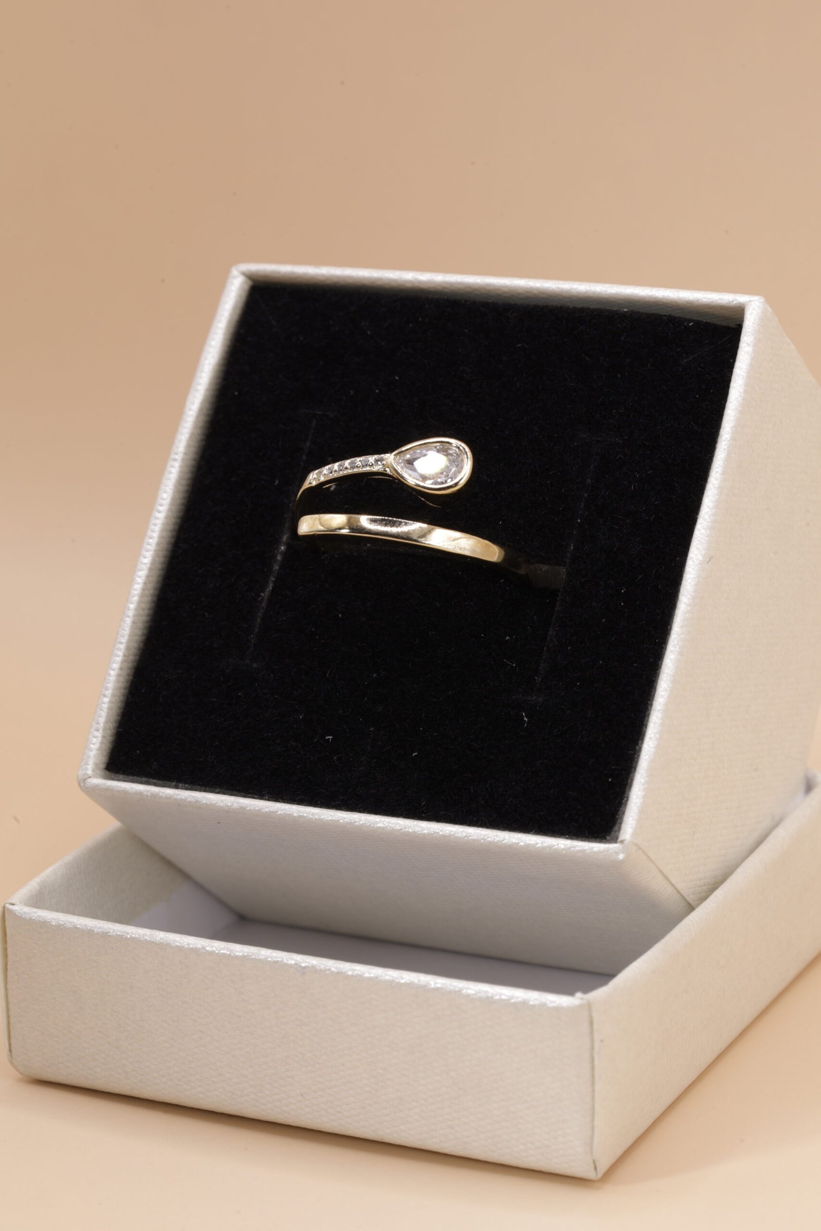 Anel Luxo Gota Dourada