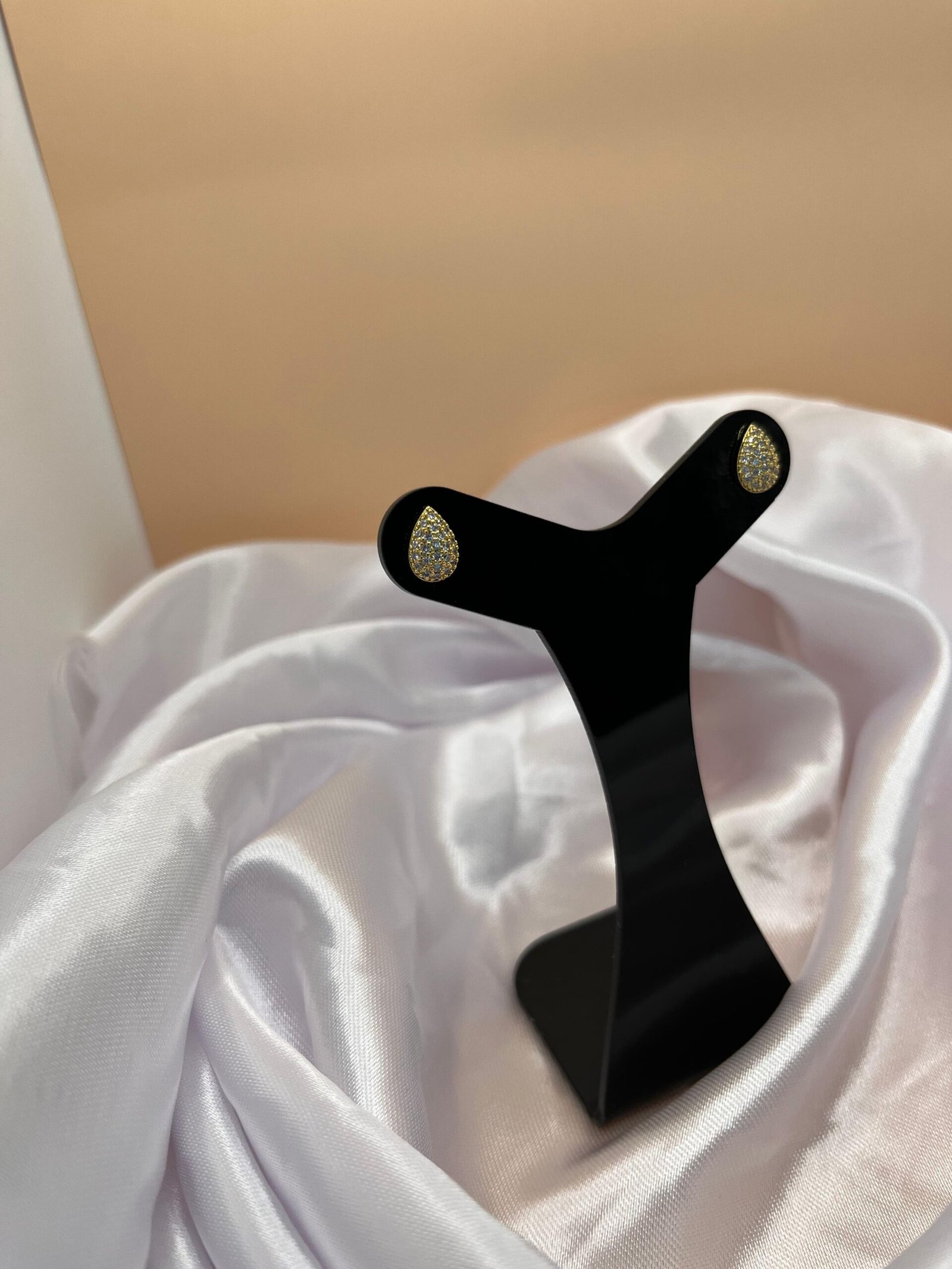 Brinco Gota Dourada Luxo - Imagem 2