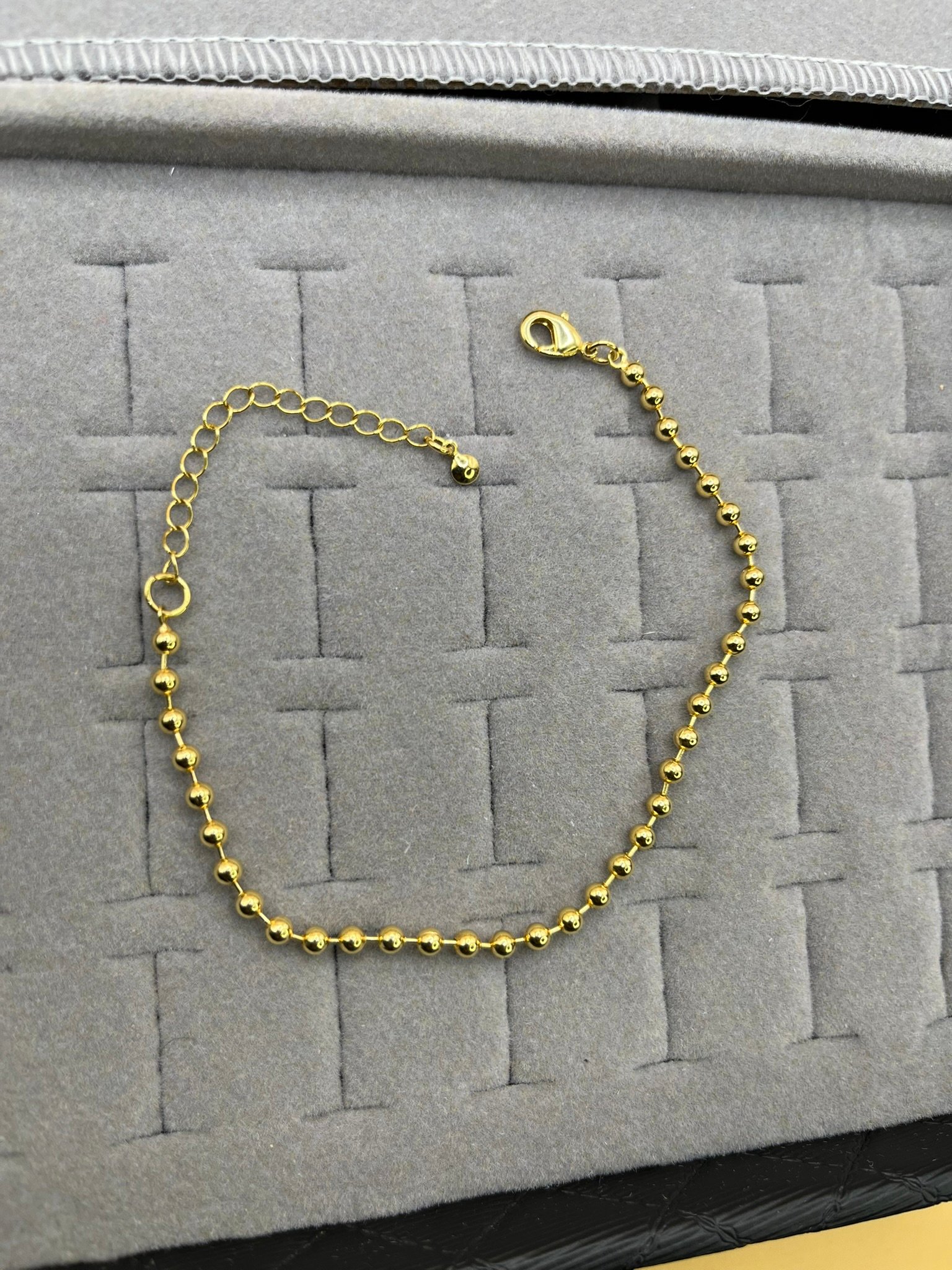 Pulseira Dourada de Esferas - Imagem 2