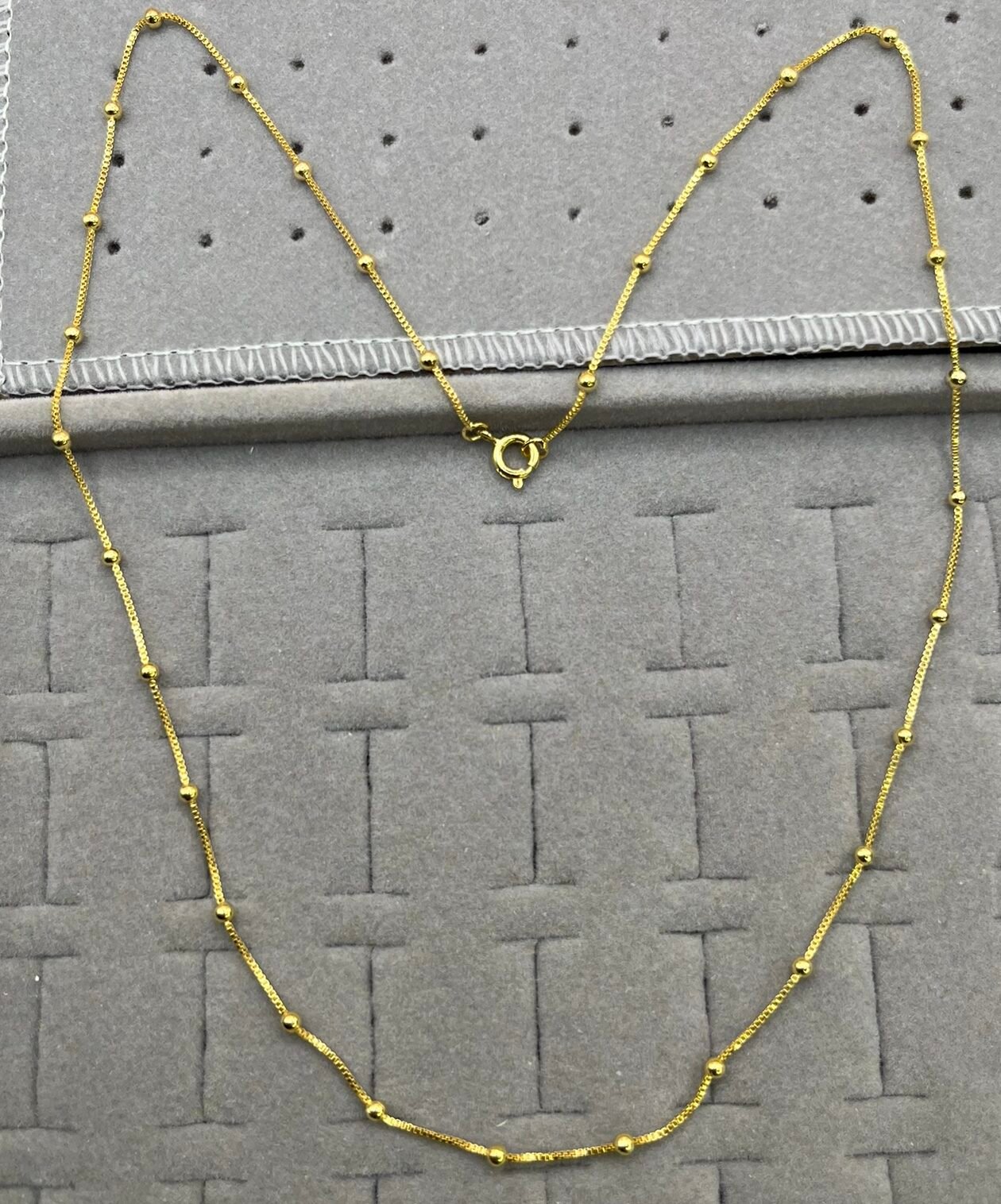 Colar Bolinhas Minimalista Folheado a Ouro