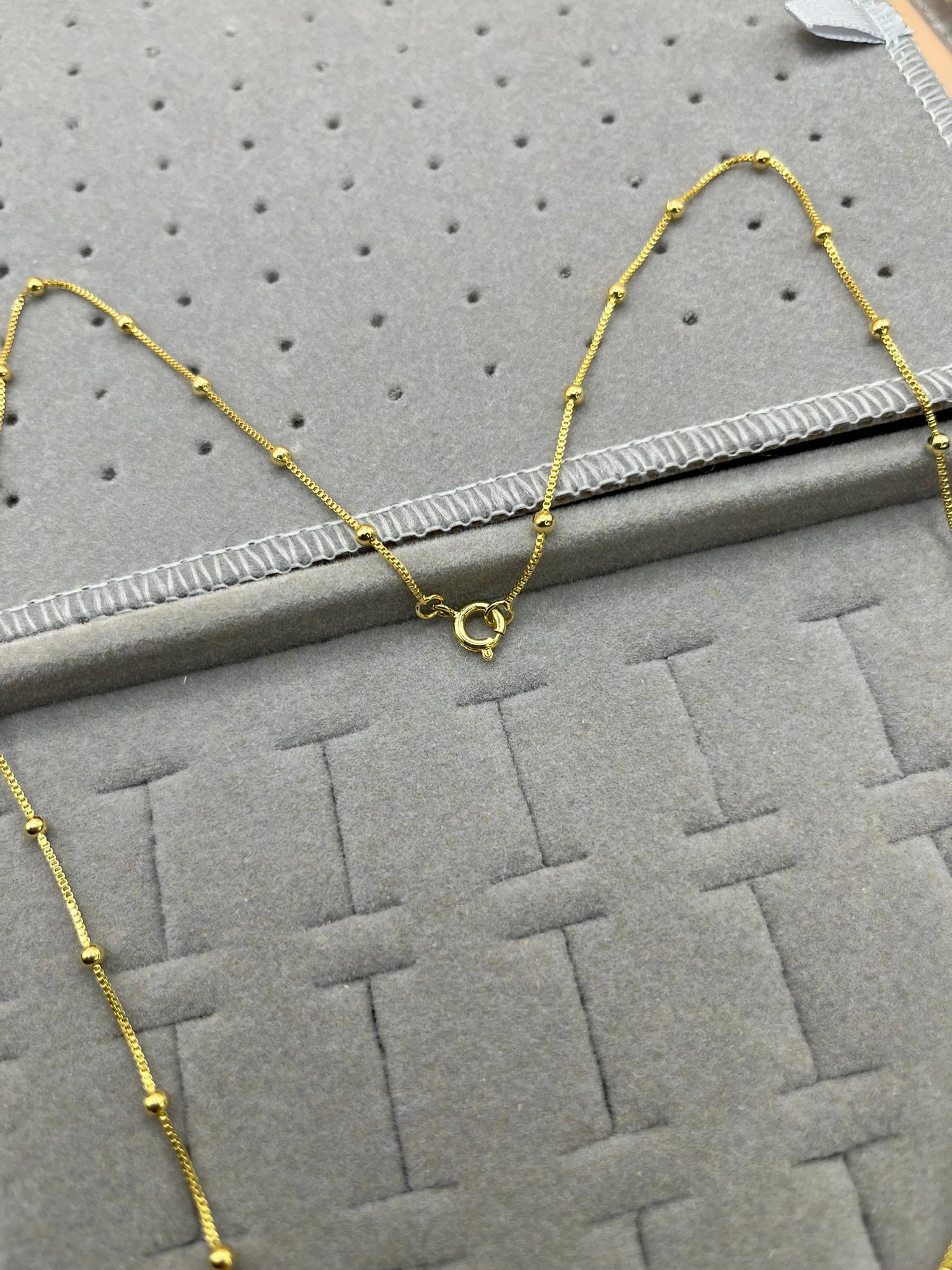 Colar Bolinhas Minimalista Folheado a Ouro - Imagem 2