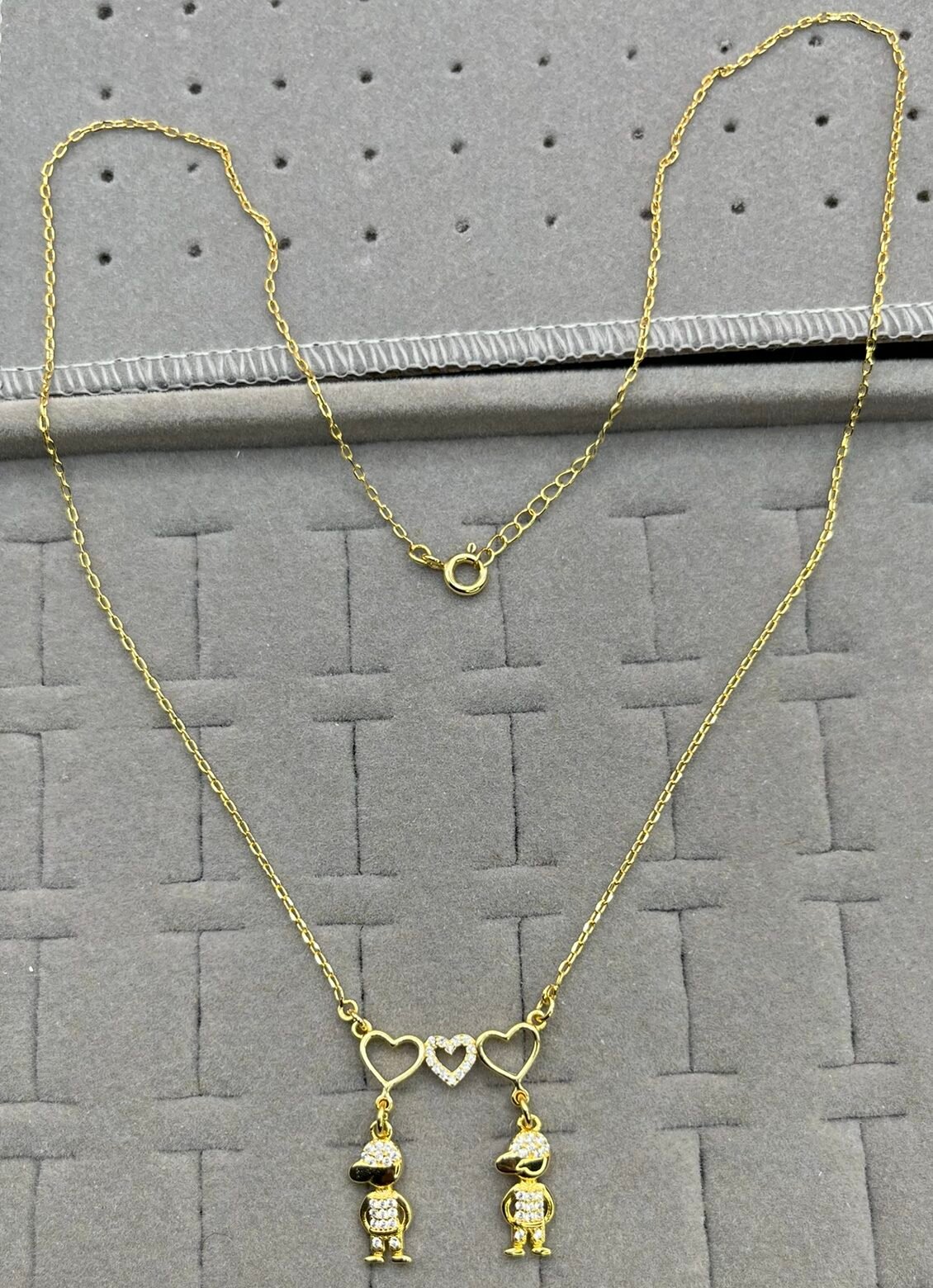 Colar Mamãe Dois Meninos Folheado a Ouro 45cm