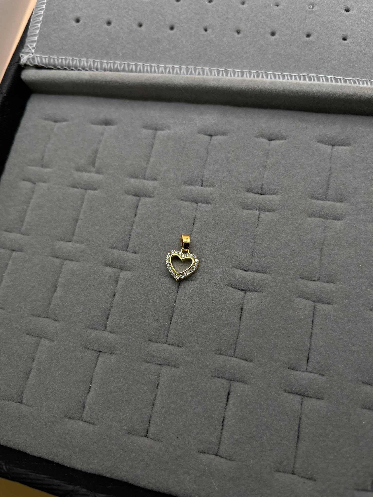 Pingente Coração Vazado Cravejado – Folheado a Ouro - Imagem 2