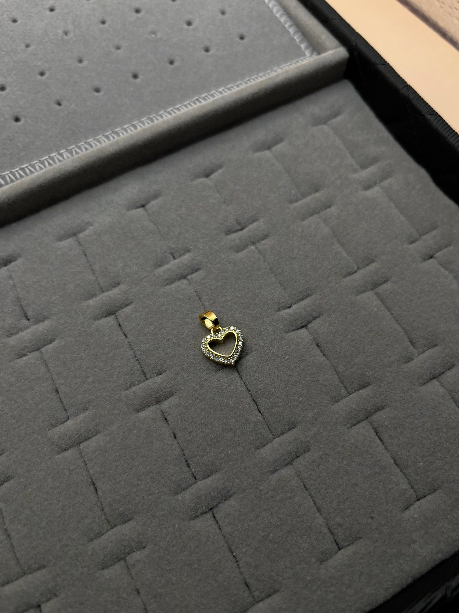 Pingente Coração Vazado Cravejado – Folheado a Ouro - Imagem 3